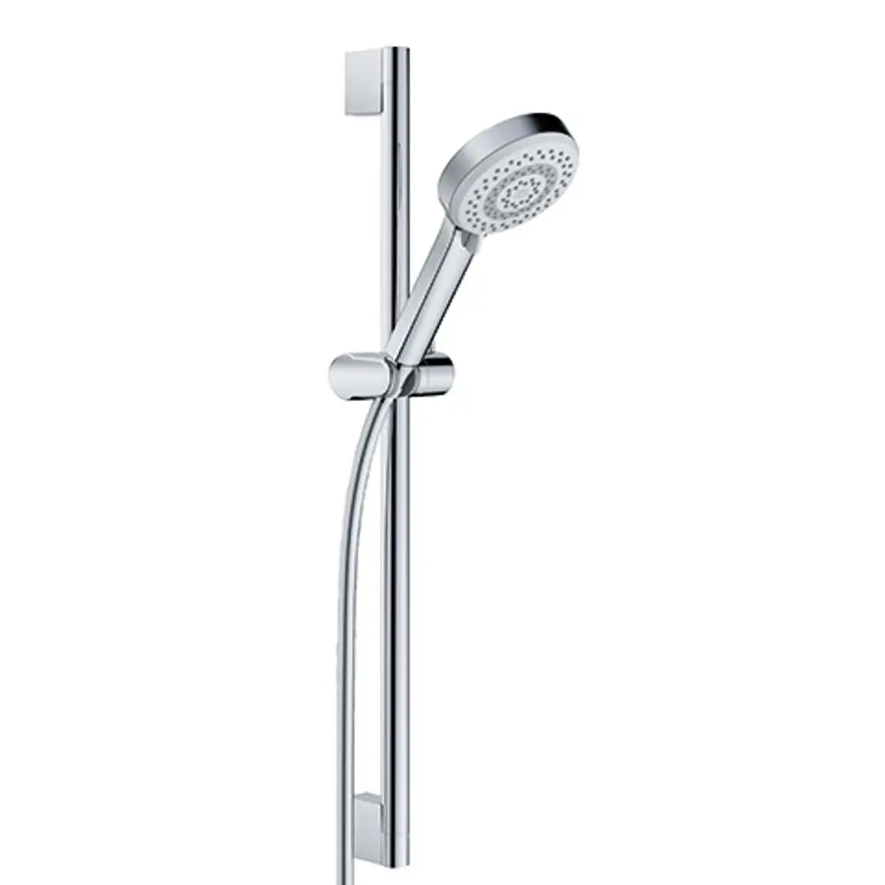 Brause-Set von Kludi mit einer Handbrause, einem Schlauch und einer Halterung, montiert an einer vertikalen Stange. Das Material ist in einem glänzenden Chrom-Finish.